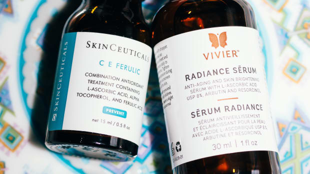 Vitamin C serum darkens skin