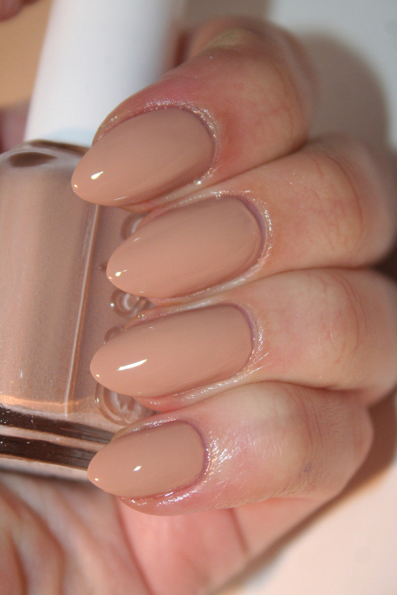 Essie All Eyes On Nudes (shiny)