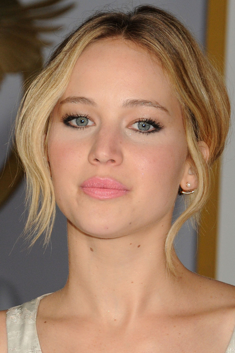 Jennifer Lawrence The Hunger Games Mockingjay Part 1 Los Angeles premiere 2014