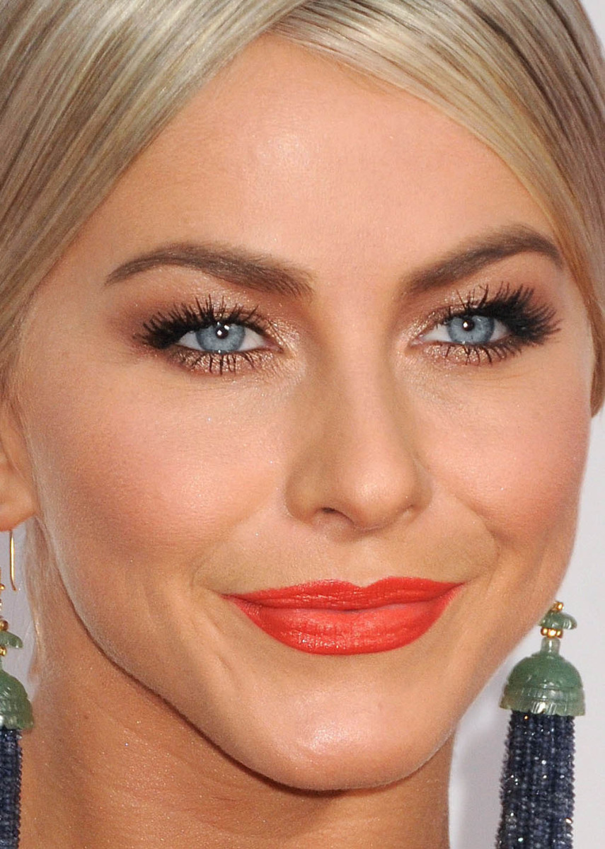 Julianne Hough at the 2015 American Music Awards close-up
