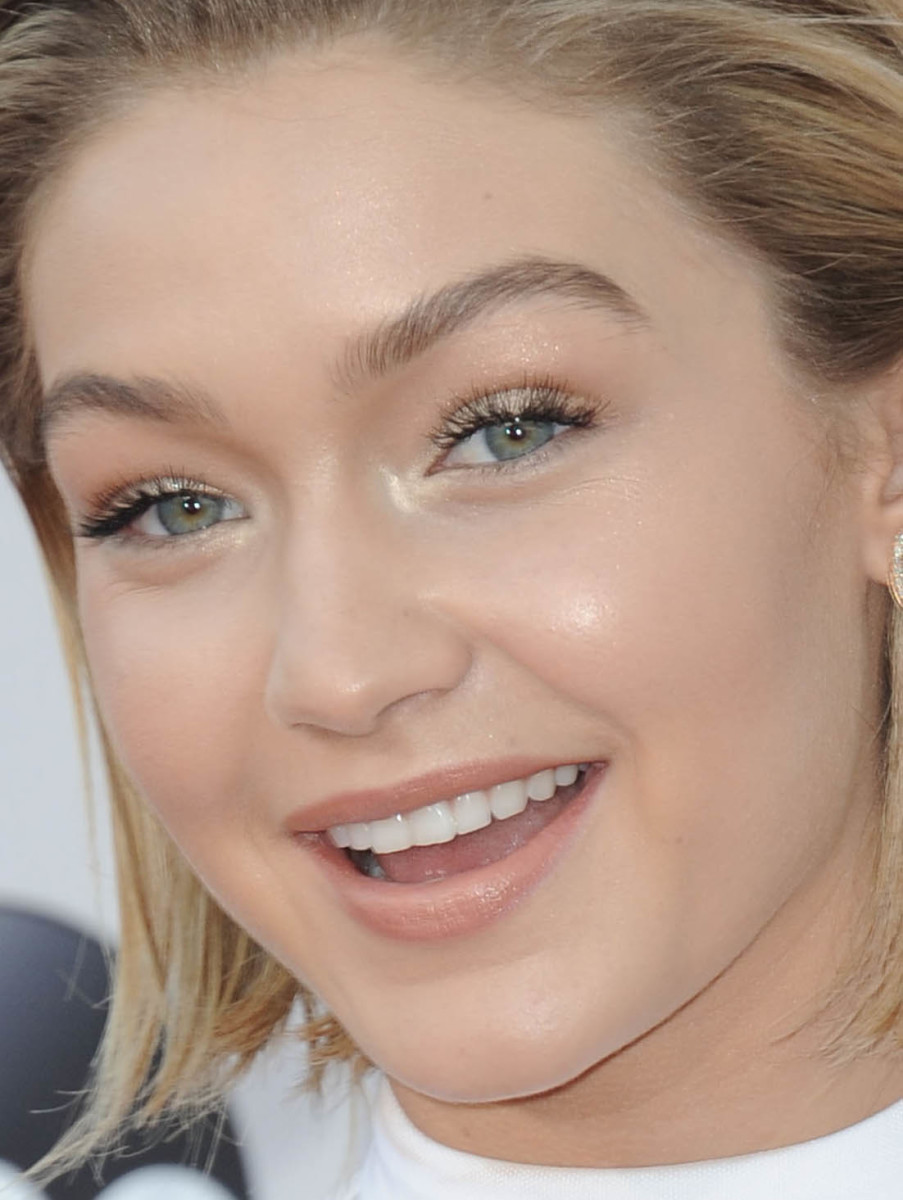 Gigi Hadid at the 2015 American Music Awards close-up