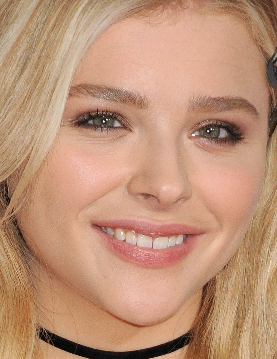 Chloe Grace Moretz at the 2015 American Music Awards close-up