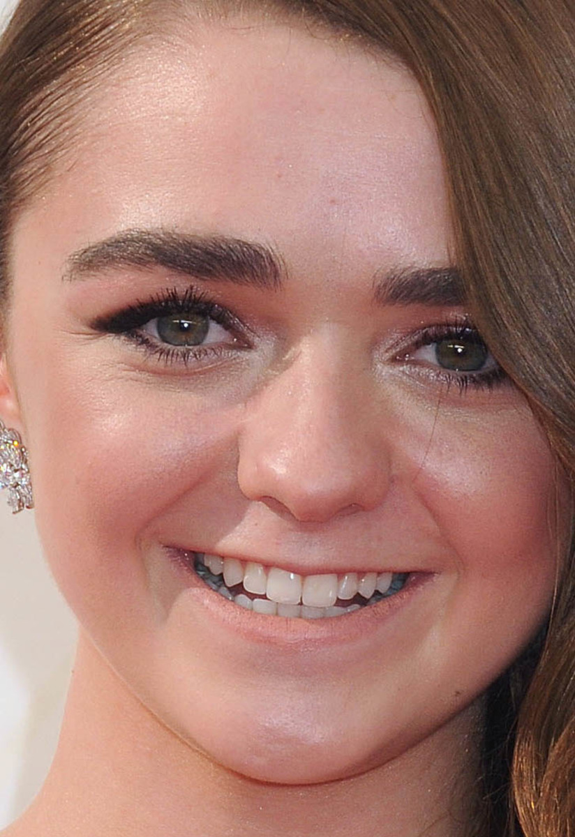 Maisie Williams at the 2015 Emmys close-up