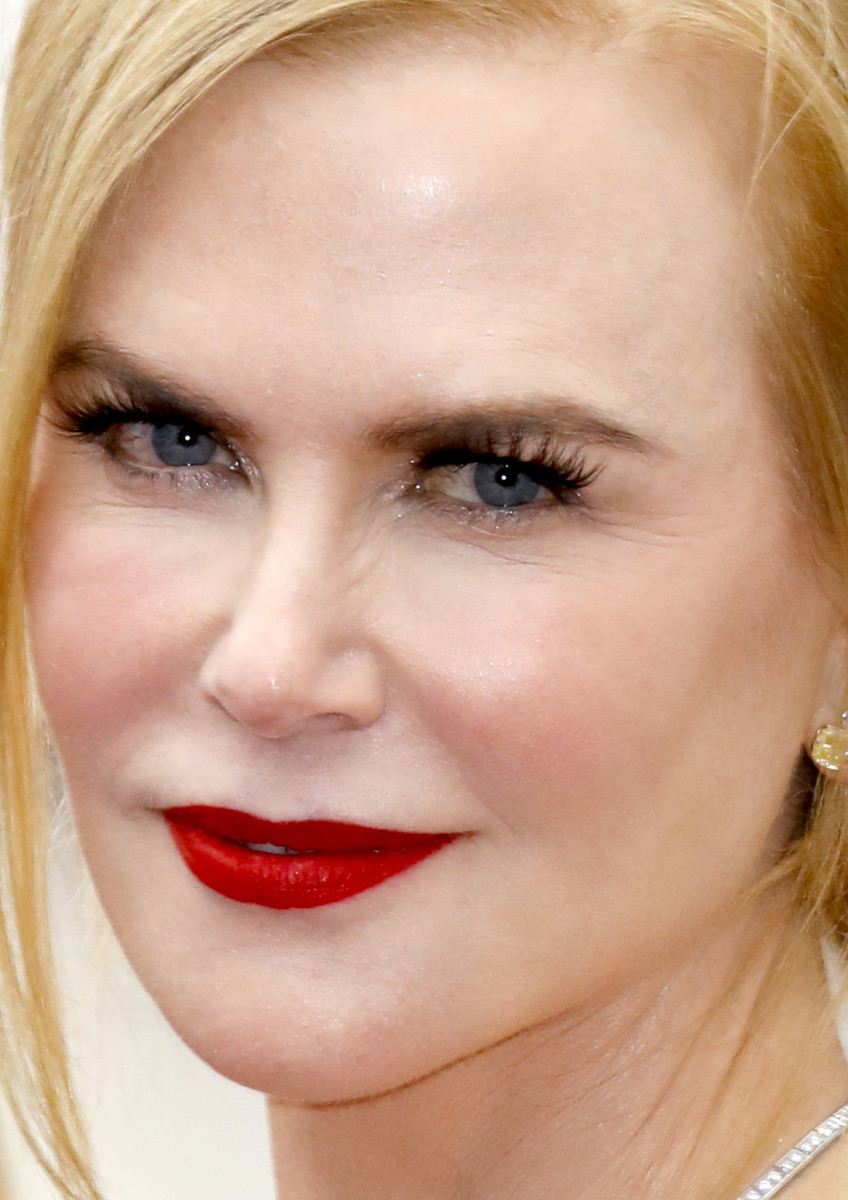 Nicole Kidman at the 2022 Oscars close-up