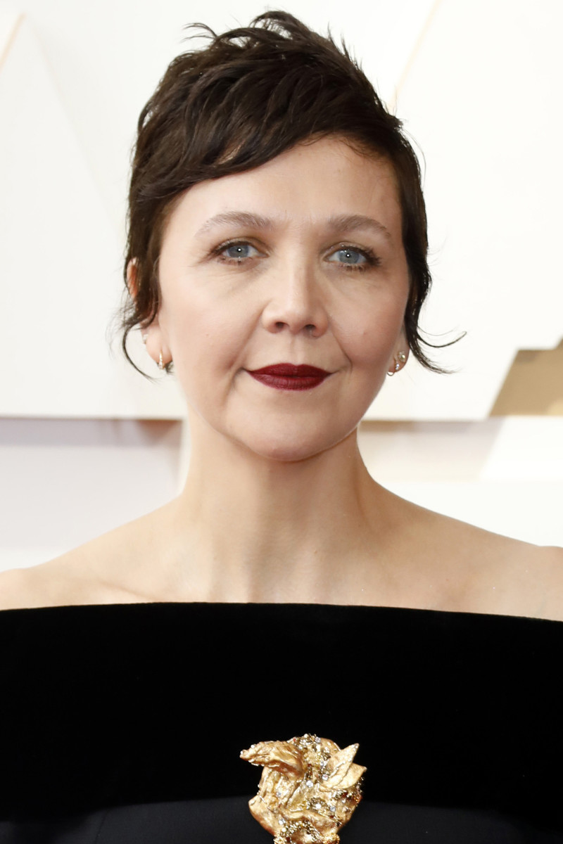 Maggie Gyllenhaal at the 2022 Oscars