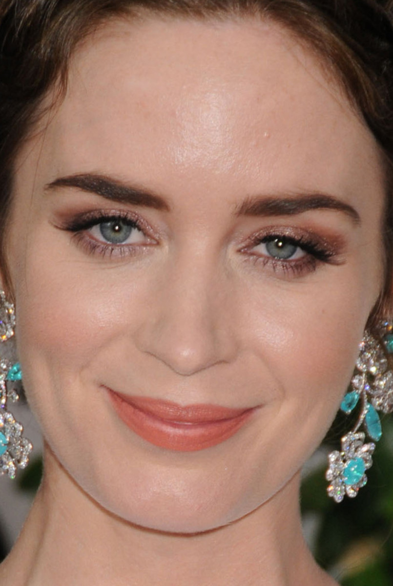 Emily Blunt at the 2015 Golden Globes close-up