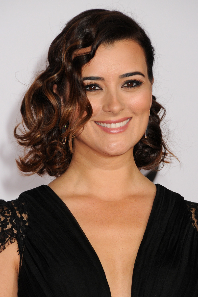 Cote de Pablo at the 2015 People's Choice Awards