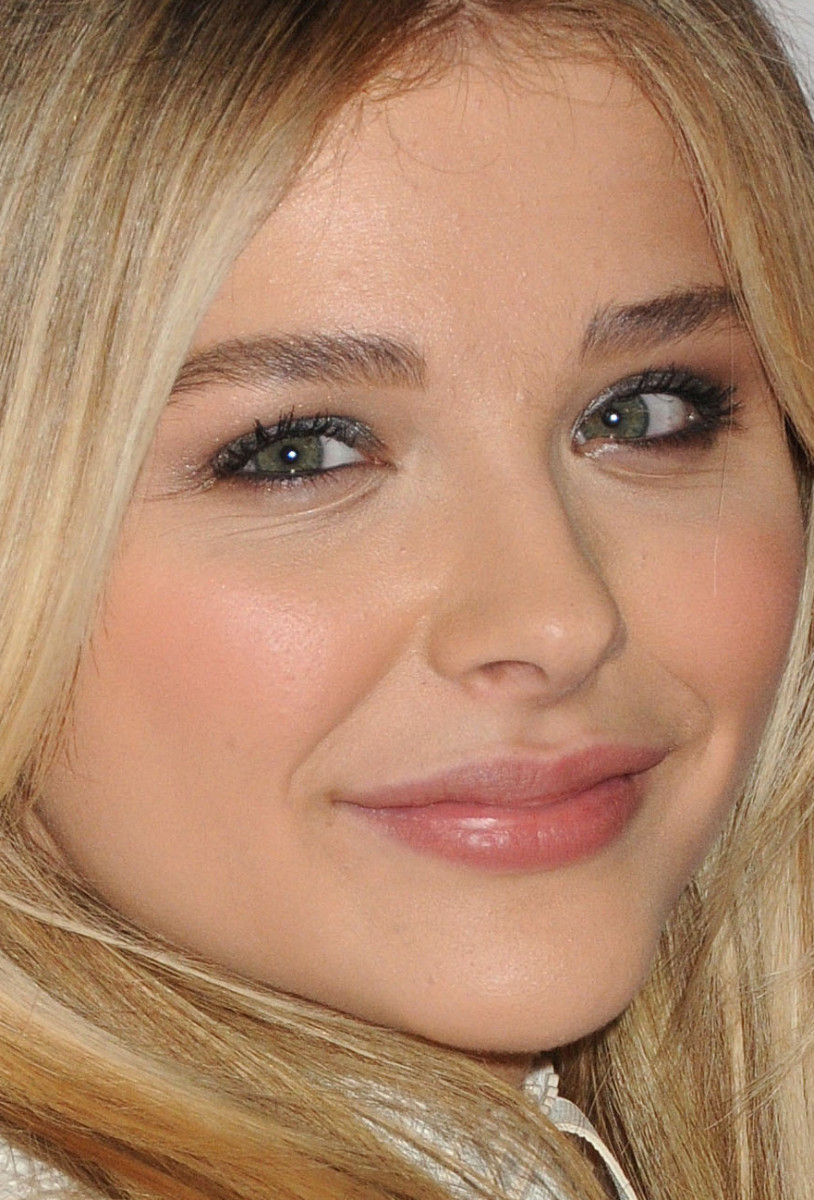Chloe Grace Moretz at the 2015 People's Choice Awards close-up