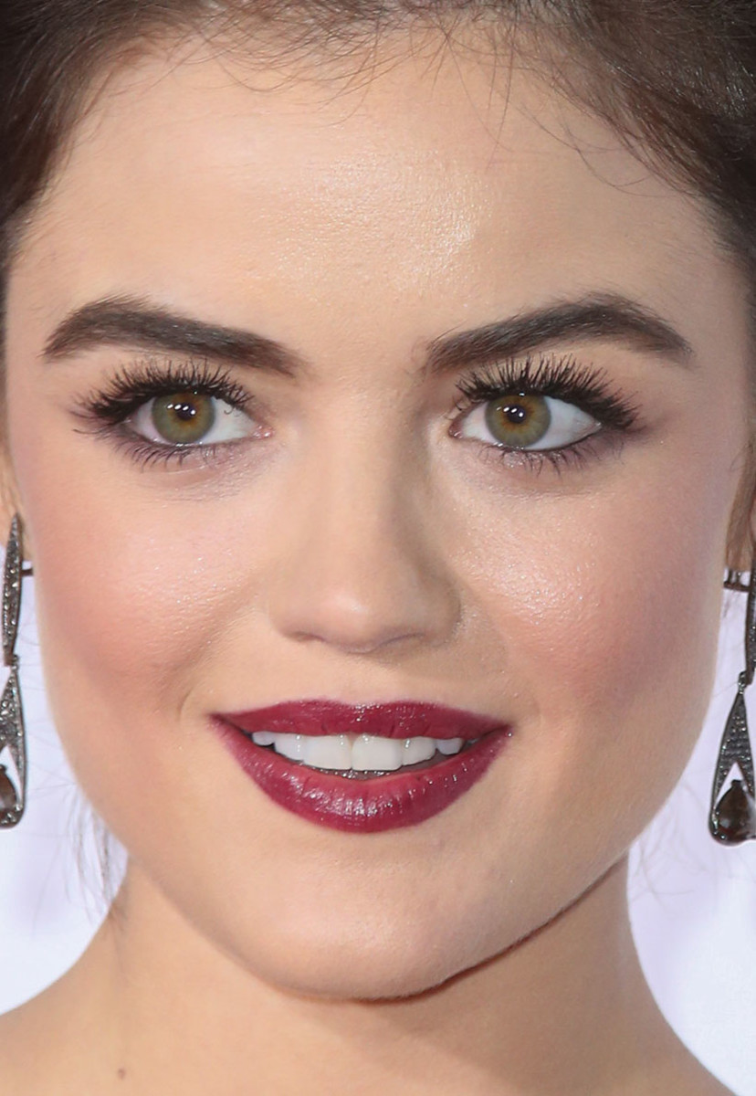 Lucy Hale People's Choice Awards 2016 close-up