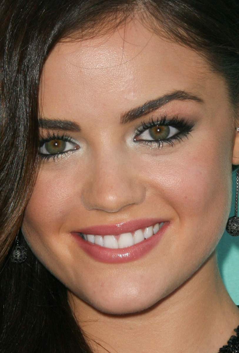Lucy Hale Teen Choice Awards 2011 close-up