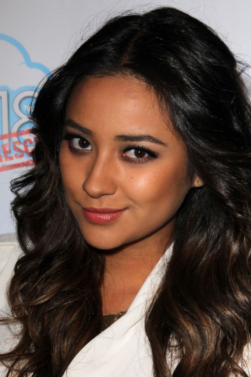 Shay Mitchell Friends to Mankind 18 for 18 Charity Event and Fundraiser 2012
