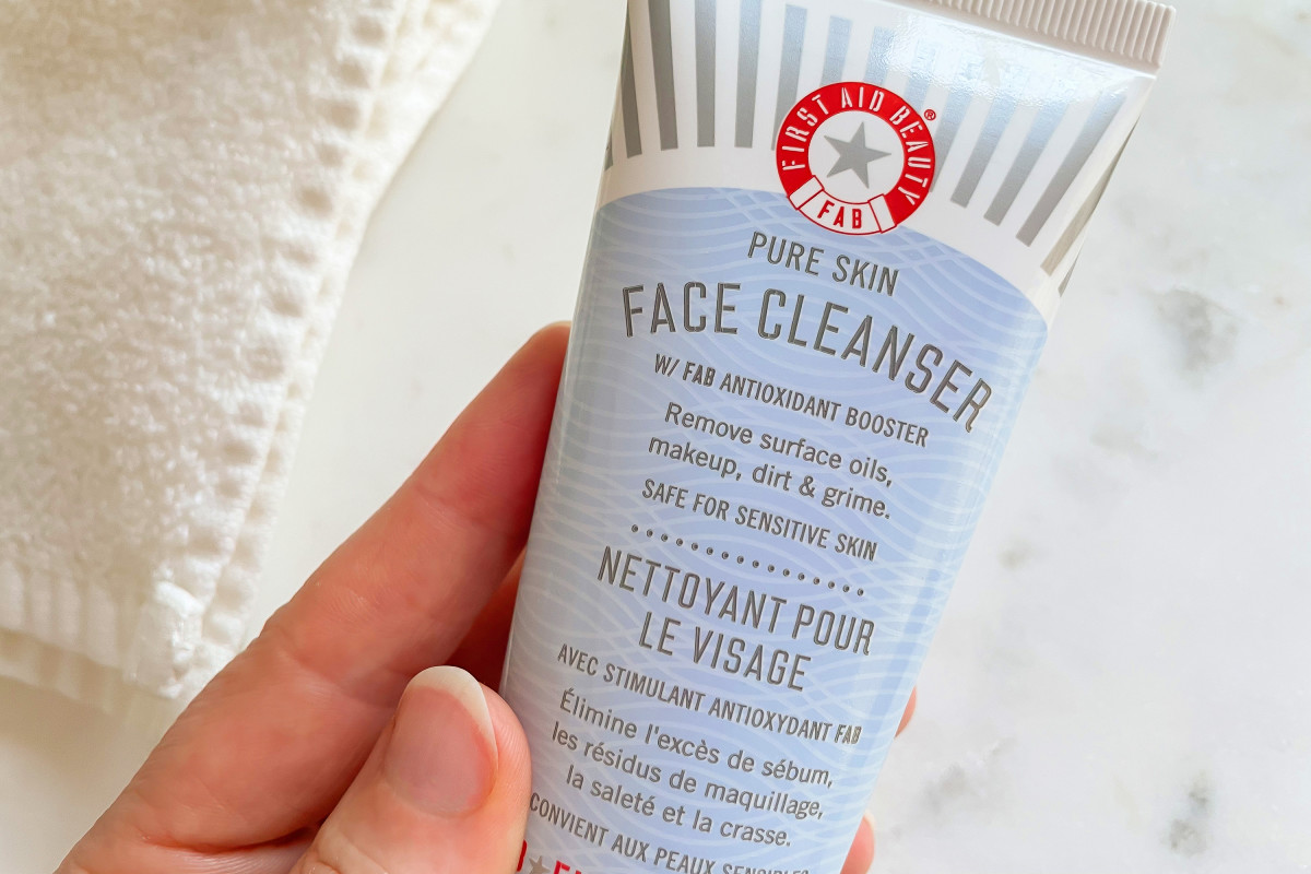 First Aid Beauty Face Cleanser Review - The Skincare Edit