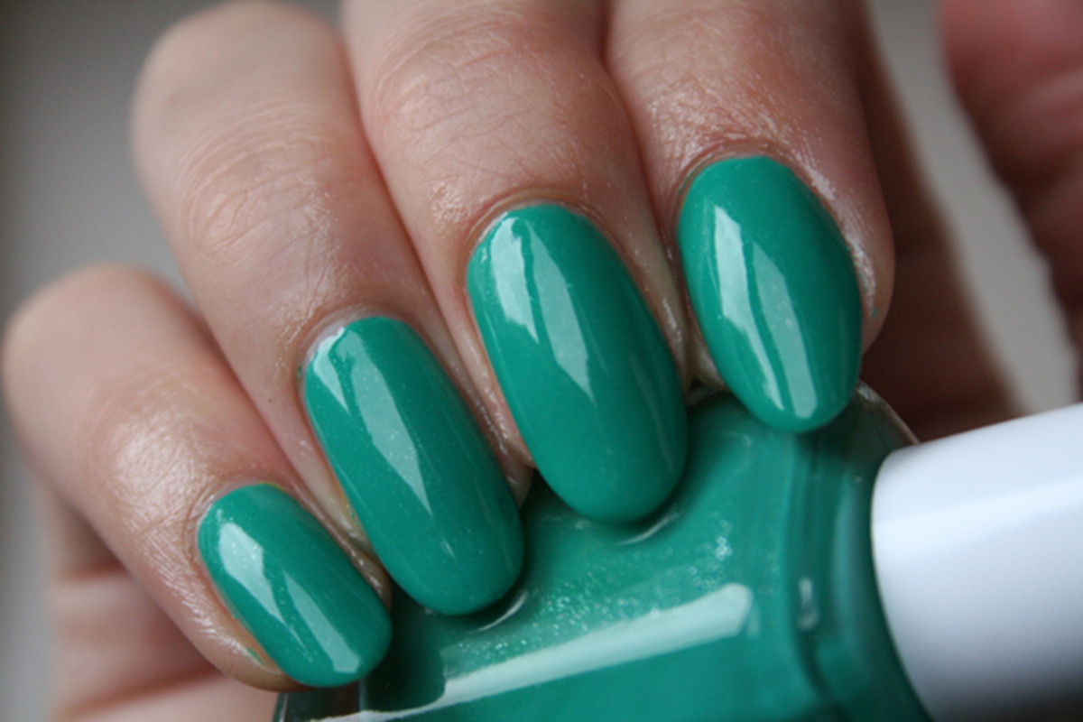 Emtalks: Essie Dupe: The Perfect Mint Nail