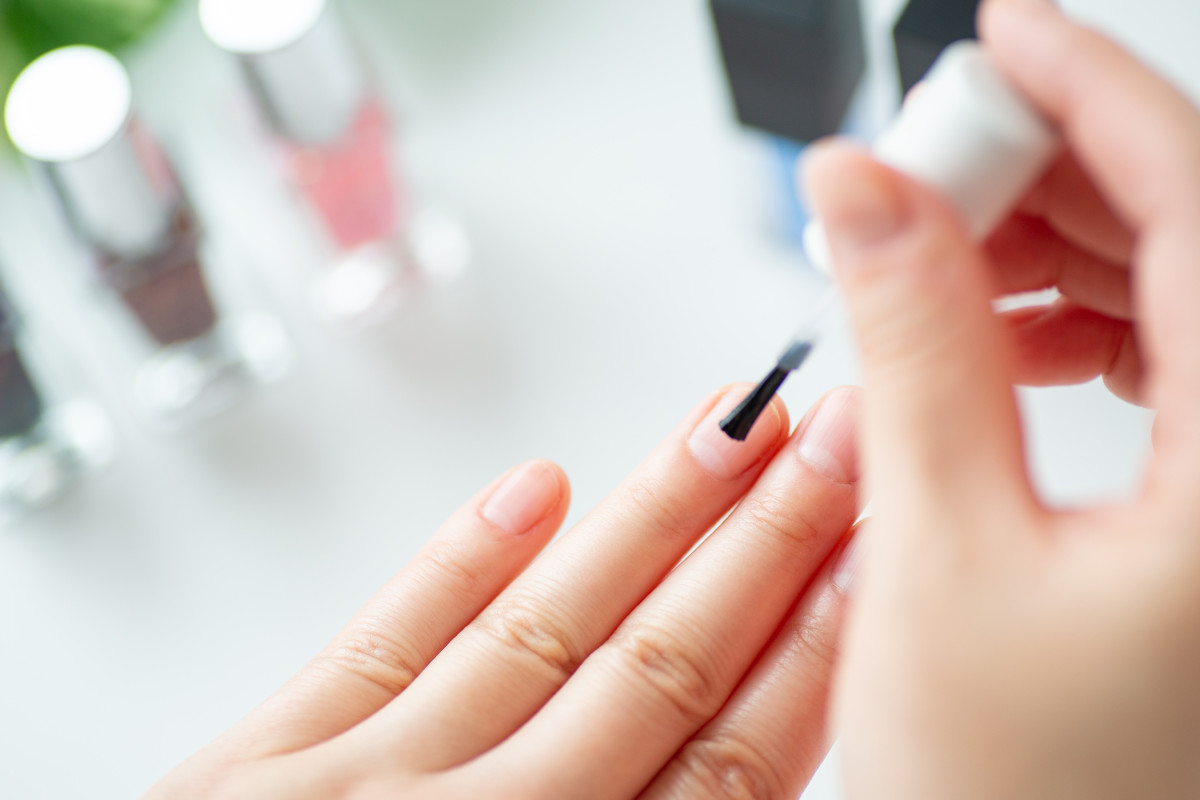 Soft Gel Manicure vs. Semi-Cured Nail Strip – NAILOG